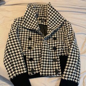Jacket in mix color white and black, size M. Black Rivet store.